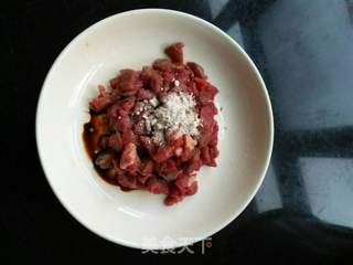 牛肉五彩炒饭的做法步骤:2