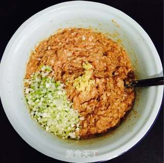 酸菜饺子的做法步骤:4
