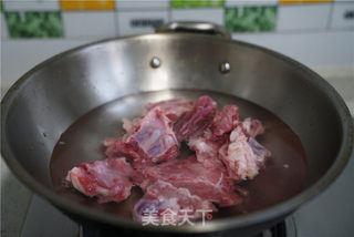 萝卜红枣猪骨汤的做法步骤:2