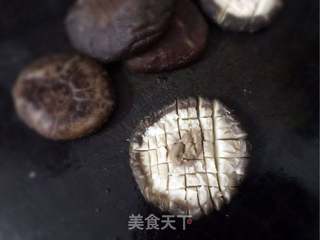 番茄汁焖素鲍的做法步骤：1