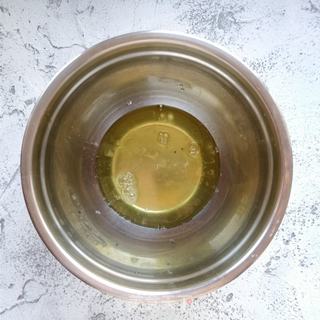 圣诞老人草莓蛋糕卷的做法步骤:8