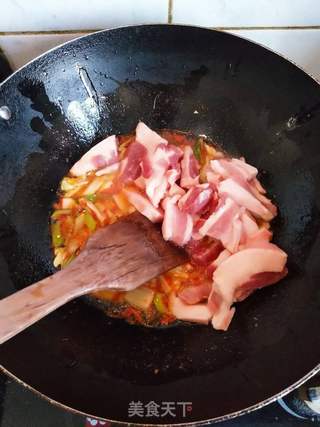 辣白菜五花肉炒年糕的做法步骤:3