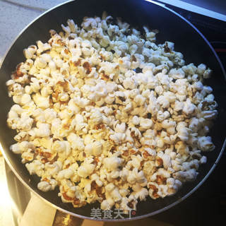 自制焦糖味爆米花——休闲小零食看电影必备的做法步骤:4