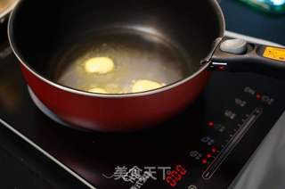 老婆饼的做法步骤：1