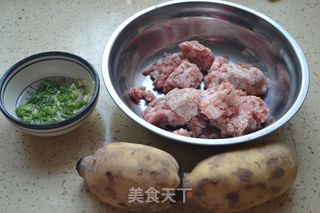 莲藕大肉水饺的做法步骤：1