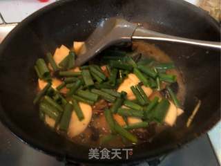 冬笋烧红极参的做法步骤:15