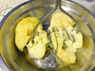 土豆邂逅隔夜饭的做法步骤:4