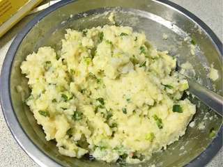 土豆邂逅隔夜饭的做法步骤:11