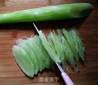 莴笋炒肉丝的做法步骤:7