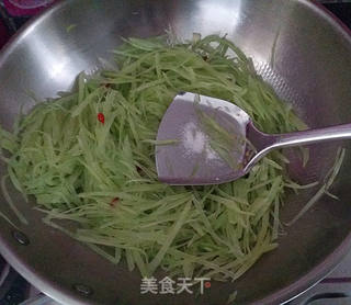 莴笋炒肉丝的做法步骤:9