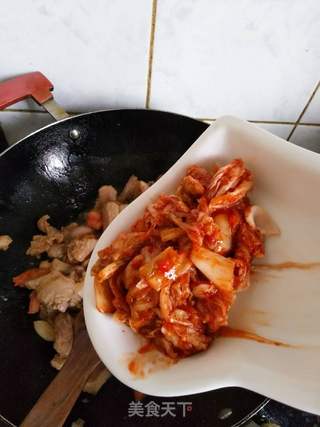 辣白菜五花肉炒辛拉面的做法步骤:4
