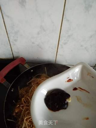 辣白菜五花肉炒辛拉面的做法步骤:7