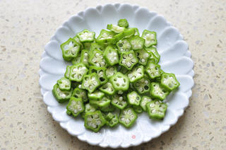 燕麦秋葵松仁炒饭的做法步骤:3