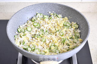 燕麦秋葵松仁炒饭的做法步骤:10