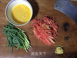 农家蒜苗胡萝卜炒鸡蛋的做法步骤:3