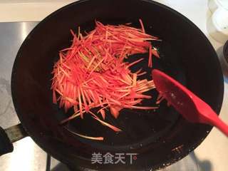 农家蒜苗胡萝卜炒鸡蛋的做法步骤:6