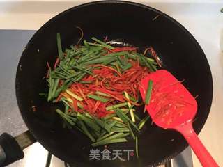 农家蒜苗胡萝卜炒鸡蛋的做法步骤:8