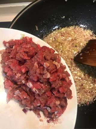 超好吃的麻辣牛肉香菇酱的做法步骤:4