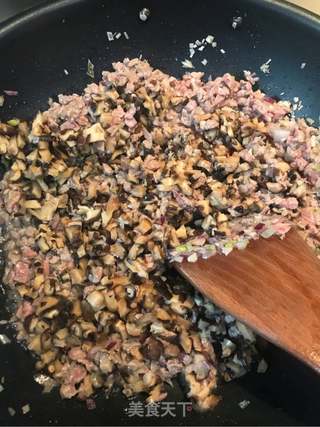 超好吃的麻辣牛肉香菇酱的做法步骤:5