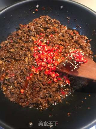 超好吃的麻辣牛肉香菇酱的做法步骤:8