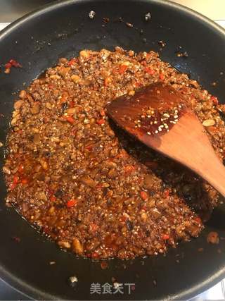 超好吃的麻辣牛肉香菇酱的做法步骤:9