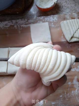 海螺花卷的做法步骤:4