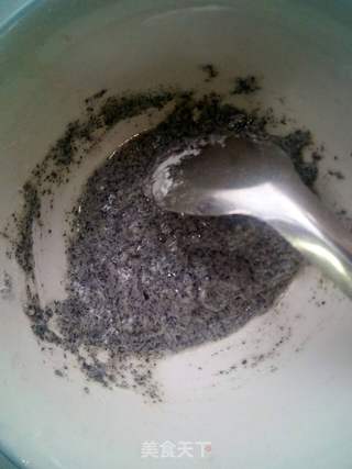 低糖的黑芝麻咸蛋糕的做法步骤:2