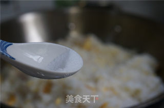 金枪鱼虾仁炒饭的做法步骤:5