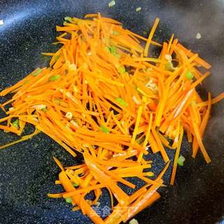 金枪鱼紫菜包饭的做法步骤:7