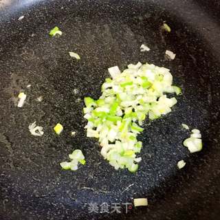 金枪鱼紫菜包饭的做法步骤:6