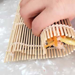 金枪鱼紫菜包饭的做法步骤:14