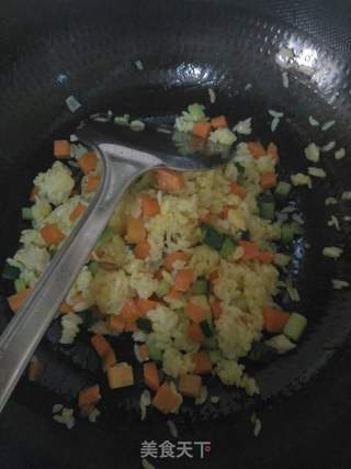 黄金炒饭的做法步骤：5