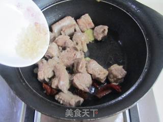 香菇千张结烧排骨的做法步骤:3