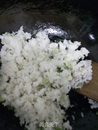 黄瓜丁炒饭的做法步骤：3