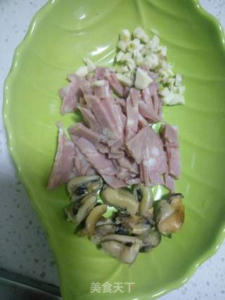 淡菜干培根炒饭的做法步骤：1