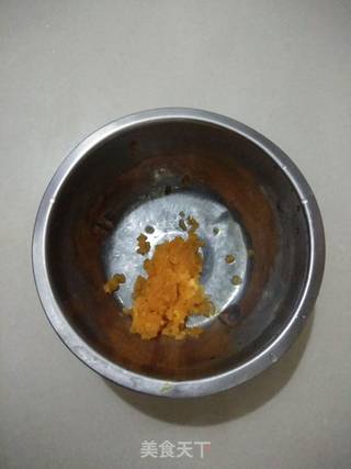 三文鱼肠饭团的做法步骤：5