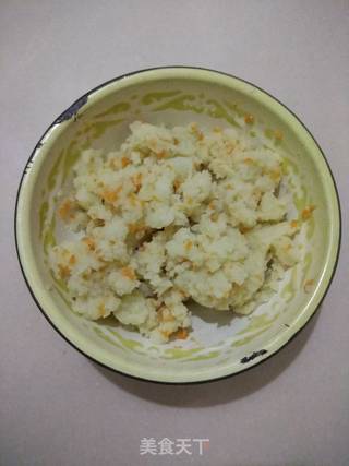 三文鱼肠饭团的做法步骤:7