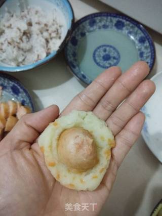 三文鱼肠饭团的做法步骤：12