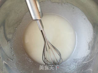 元旦快手草莓裸蛋糕的做法步骤：2