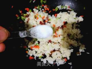 腊肠炒饭的做法步骤:7