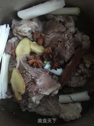 牛肉泡馍的做法步骤:3