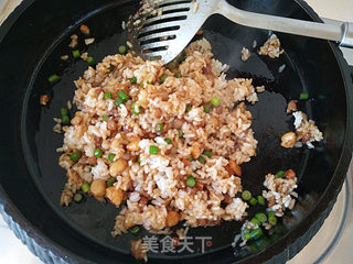 虾仁蒜苔炒饭的做法步骤：8