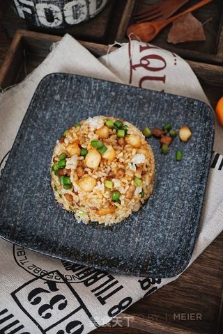 虾仁蒜苔炒饭的做法步骤：9