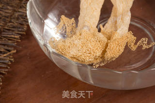 竹笙鲍鱼炖花胶的做法步骤:2