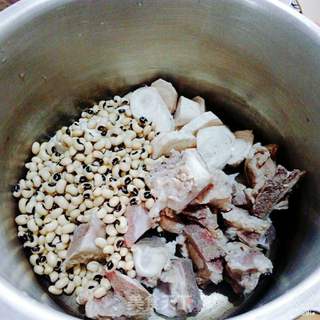 粉葛眉豆骨头汤【清热去湿】的做法步骤:7