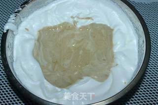 奶油咖啡蛋糕卷的做法步骤:9