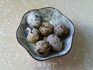 鹌鹑蛋什锦披萨的做法步骤:5