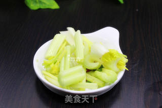 麻油爆炒红极参的做法步骤:4