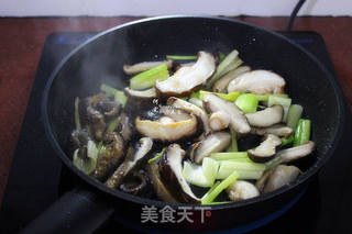 麻油爆炒红极参的做法步骤:7