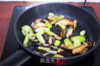 麻油爆炒红极参的做法步骤:8
